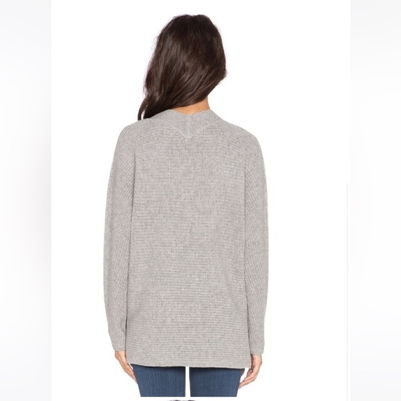 Vince,Traveling  Rib V Neck Sweater in
Heather Steel. Cashmere blend. - Picture 4 of 15